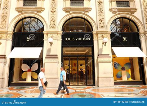 outlet louis vuitton italia|louis vuitton in milan italy.